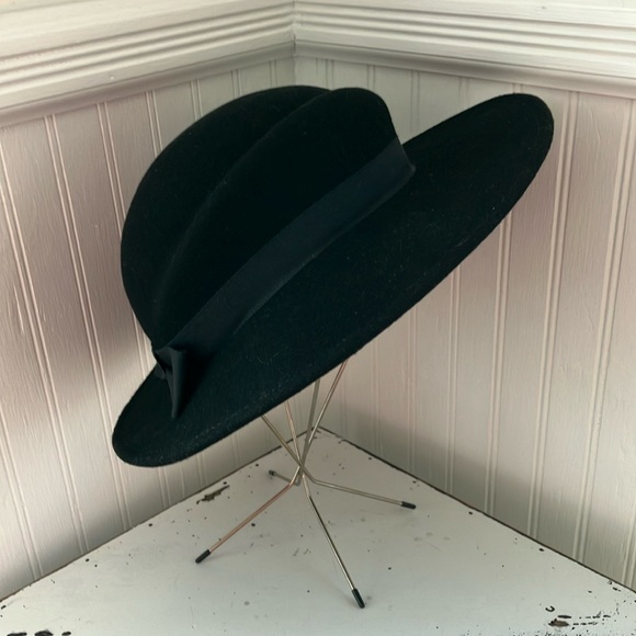 Ladies Black Hat, 💯% Wool, Measures 13”x 10”x 5”, 3” Brim, Ribbon Surrounding - Picture 1 of 10